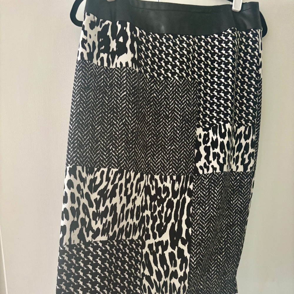STRAIGHT SKIRT